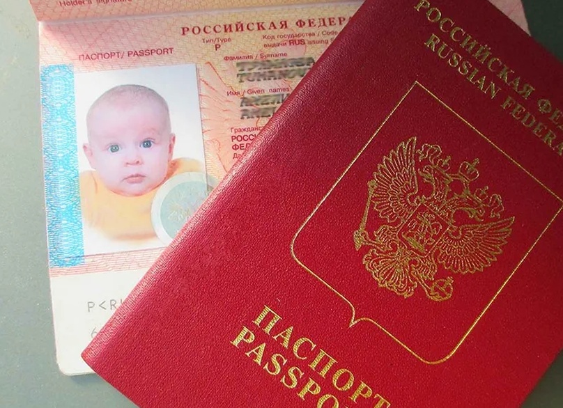 С какого возраста нужно получать загранпаспорт для ребёнка?