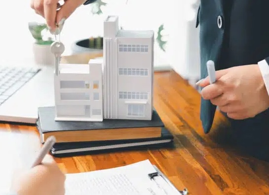 Как купить квартиру у юридического лица: документы, риски