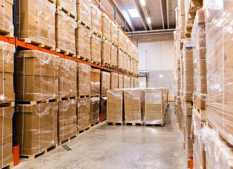 Таможенное оформление: Объяснение процесса таможенного оформления груза и необходимых документов.